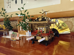 前鳥神社研修殿に展示